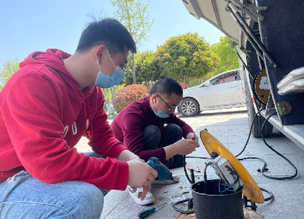 304.cam永利集团(中国)有限公司正能量:职工抢修献血车,好人好事成风景! 304.cam永利集团(中国)有限公司正能量:职工抢修献血车,好人好事成风景!