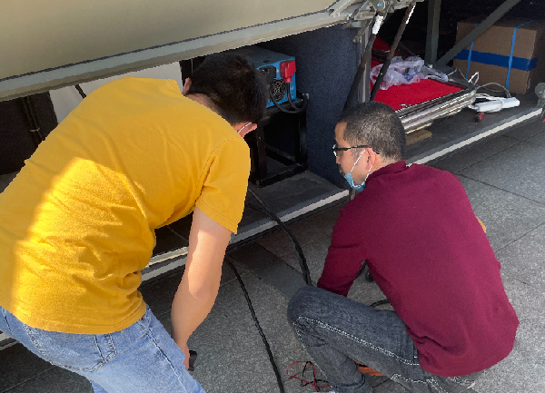 304.cam永利集团(中国)有限公司正能量:职工抢修献血车,好人好事成风景! 304.cam永利集团(中国)有限公司正能量:职工抢修献血车,好人好事成风景!